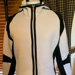 Nike Sphere jacket is gently used condition